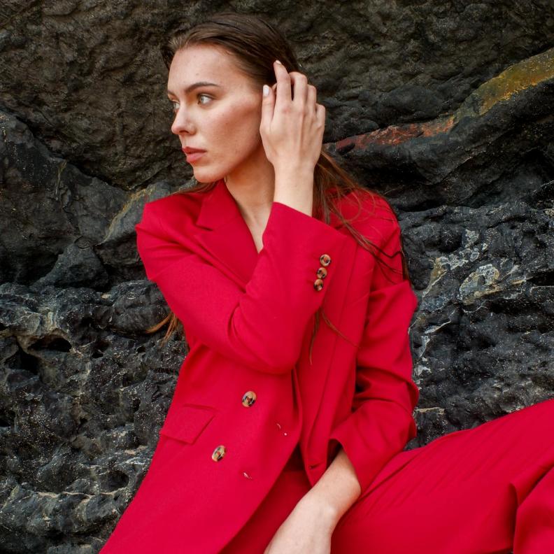 ما هي علامات لغة الجسد الواثقة وكيف اكتسبها لتعزيز شخصيتي؟