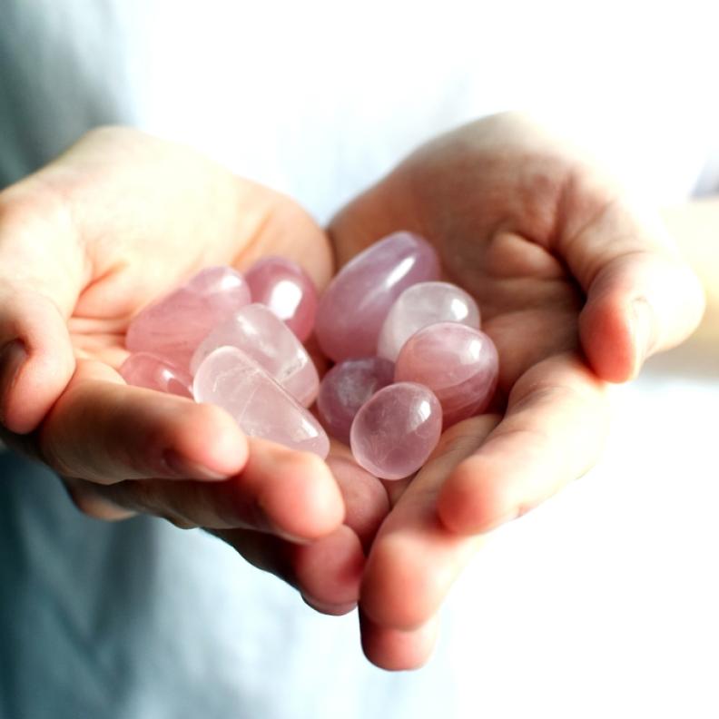 أي الأحجار الكريمة تناسب برجكِ