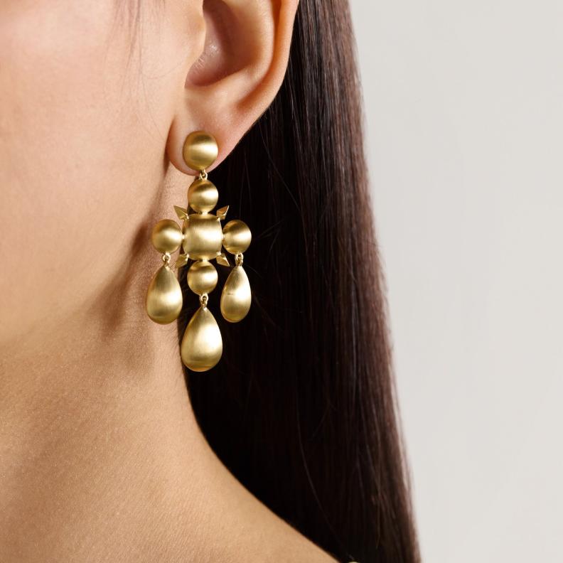 عودة المجوهرات الضخمة في سهرات رمضان 2026