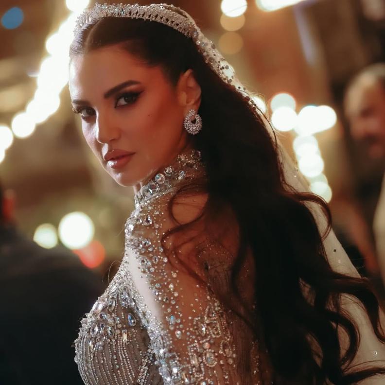 إطلالة جمالية لافتة لدرة زروق في مسلسل علي كلاي