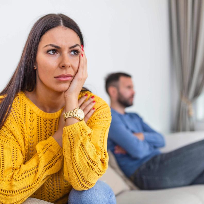 اعرفي هل تغير لأنه مشغول أم لانه لم يعد يحب