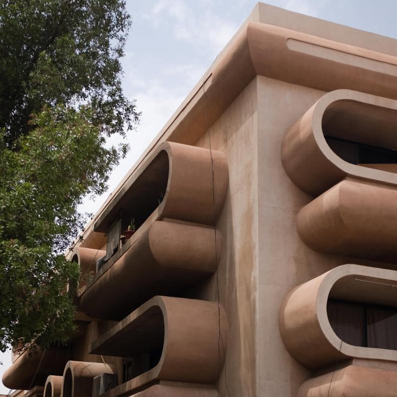 خاص لـ“هي”: سارة الأنصاري توثق ذاكرة الرياض المعمارية من خلال Riyadh Documented 