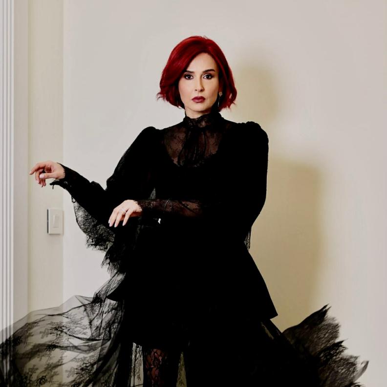 الممثلة السا زغيب واطلالة بتوقيع دار خالد ومروان 