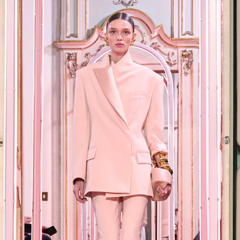 بدلة وردية أنثوية من ‏Elisabetta Franchi