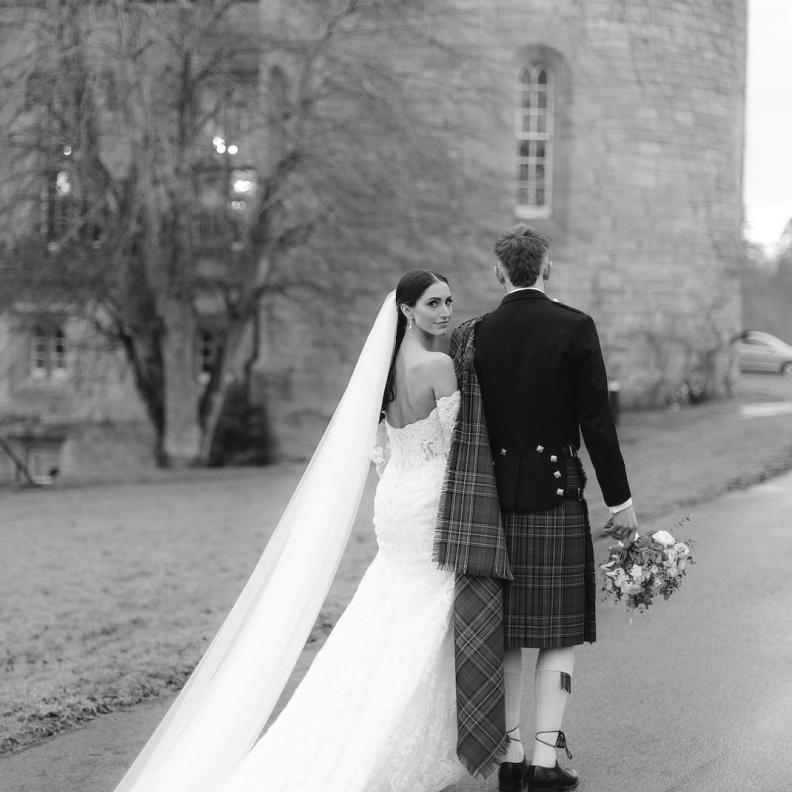 حفل زفاف جوردان هارفي Jordan Harvey وماديسون فيندلي Madison Fendley في قلعة دالهاوزي Dalhousie Castle في بونيريج Bonnyrigg