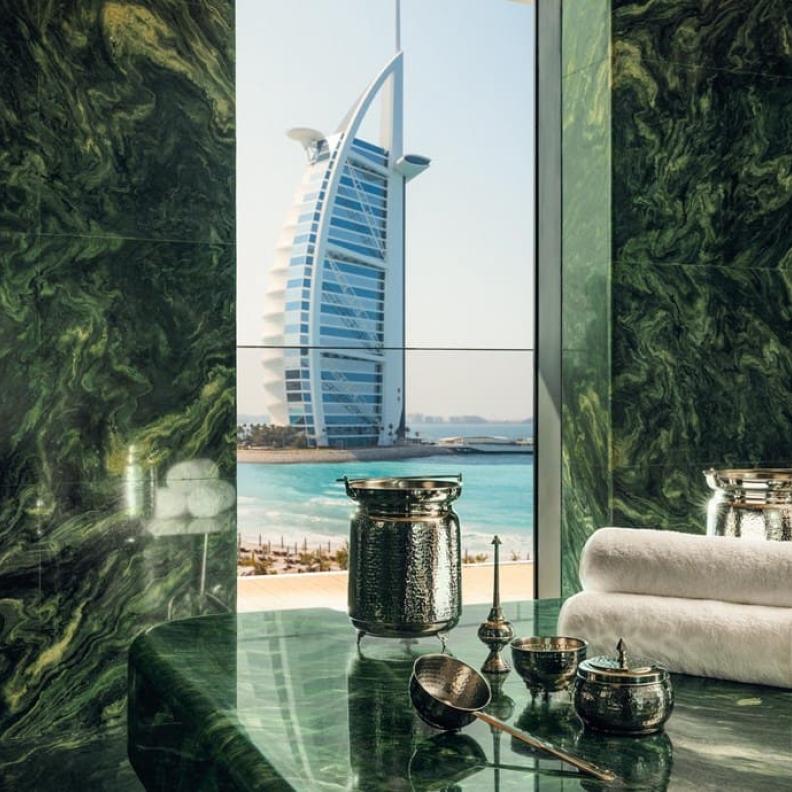 دليلك لتجربة استرخاء مثالية.. 6 منتجعات صحية في دبي تأخذكِ إلى عالم من الرفاهية والسكينة