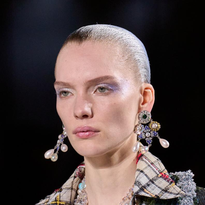 رسمات المكياج الغليتر والبنفسجي من دار CHANEL