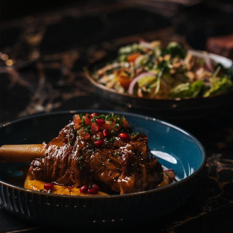 رول خروف محشي بالفريكة، التمر والمشمش