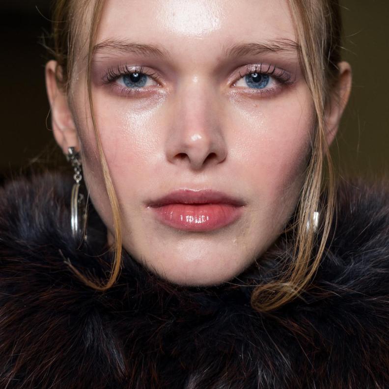 لإطلالة جذابة في عيد الفطر مكونات طبيعية وخطوات عملية لتثبيت المكياج لساعات طويلة