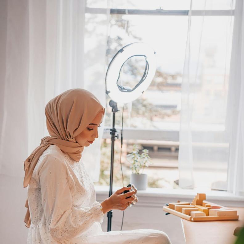 كيف تحوّلين عاداتكِ الرمضانية إلى محتوى رقمي هادف؟.. إليكِ دليلًا تفصيليًا لا يفوتكِ