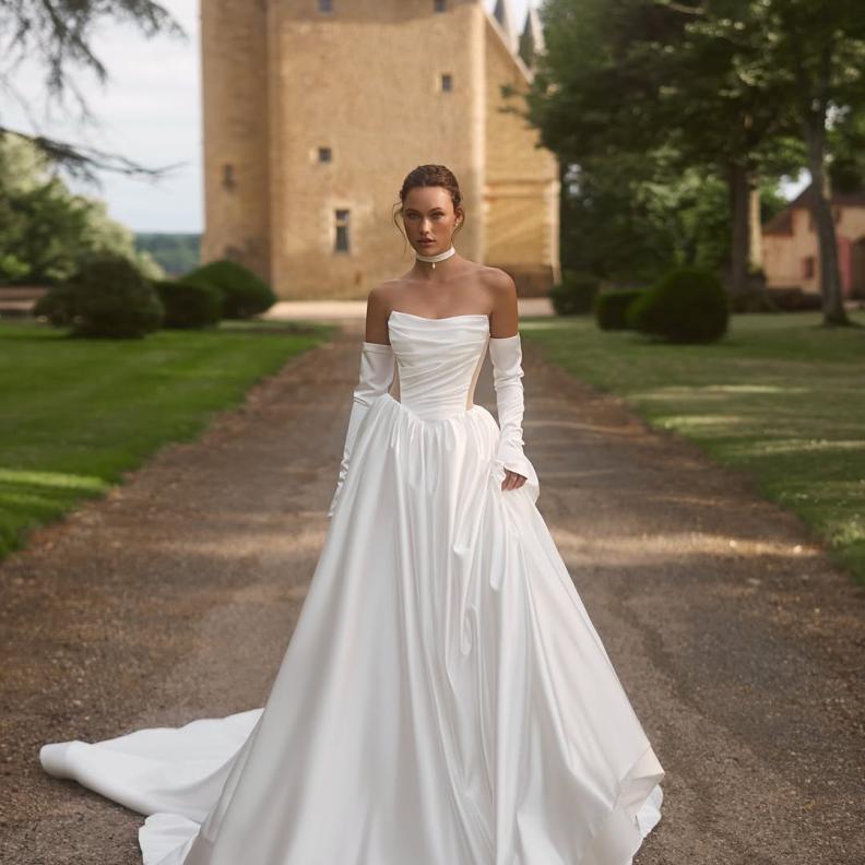 فستان زفاف بخصر منخفض من دار Anne-Mariée