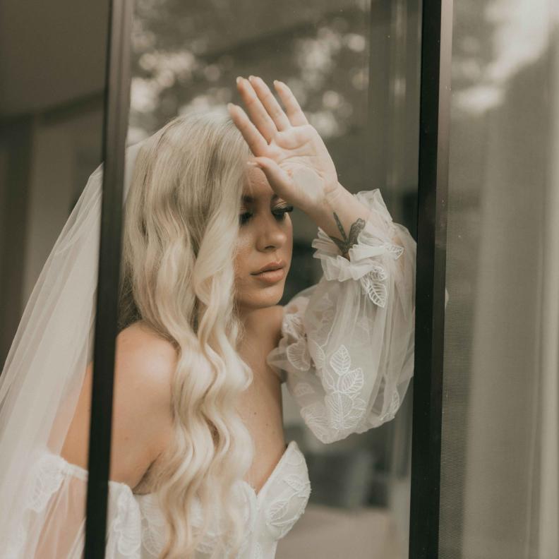 مواجهة الواقع بعد الزفاف قد يسبب حزناً للعروس