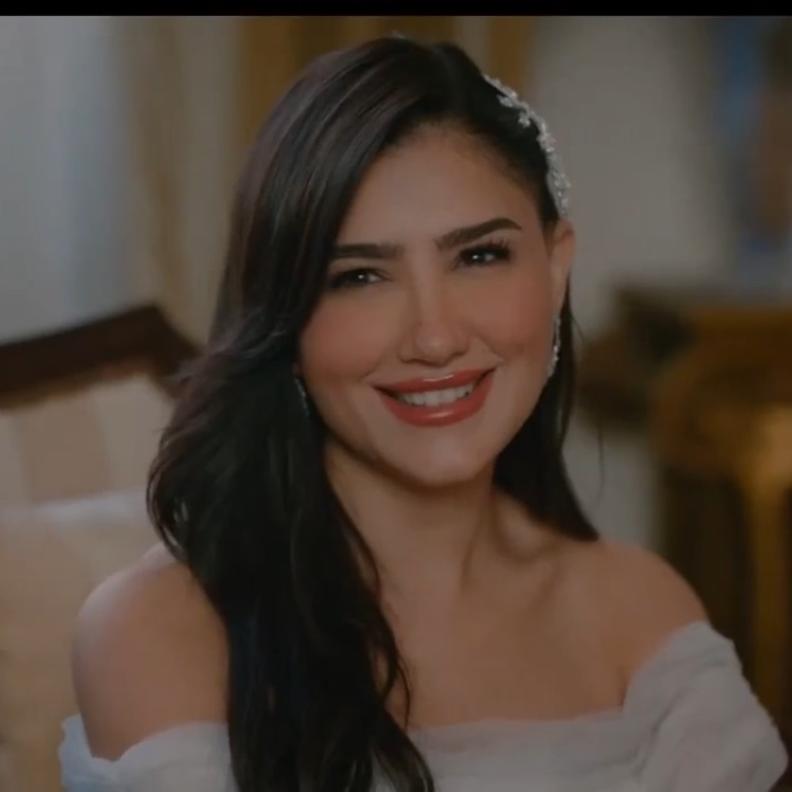 مي عمر بالفستان الأبيض في الحلقة 12