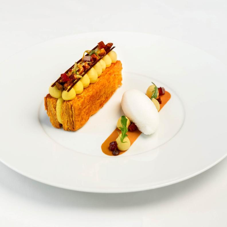 ميل فوي مع كريمة الديبلومات المعطَرة بالزعفران ومعجون التمر المُتبَل