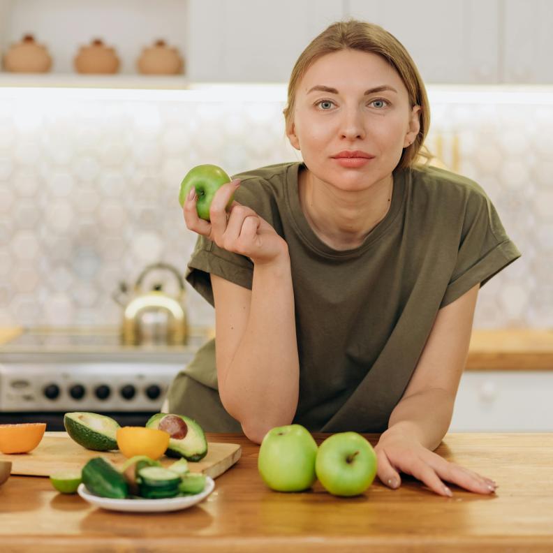 يساعد التفاح على زيادة الشعور بالشب