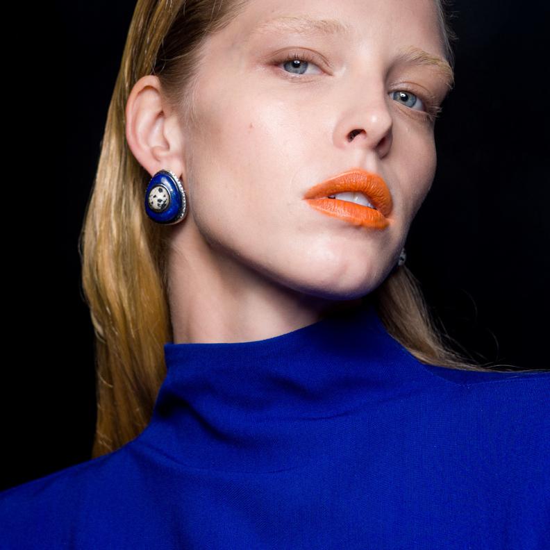 ألوان أحمر شفاه قوي ومرجاني من وحي دار Mugler