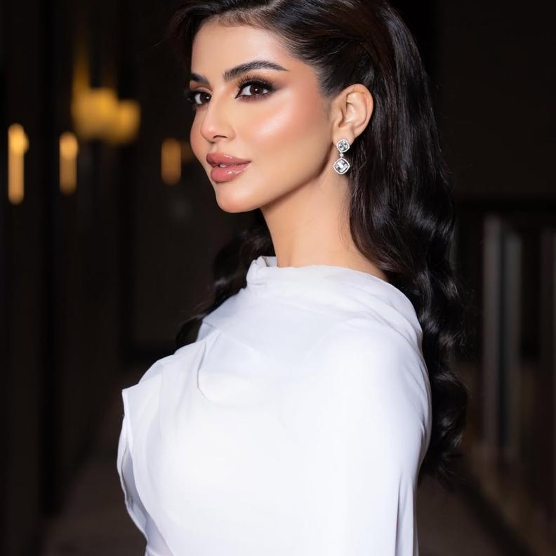 اطلالة نيرمين محسن بخطوط الكحل السوداء