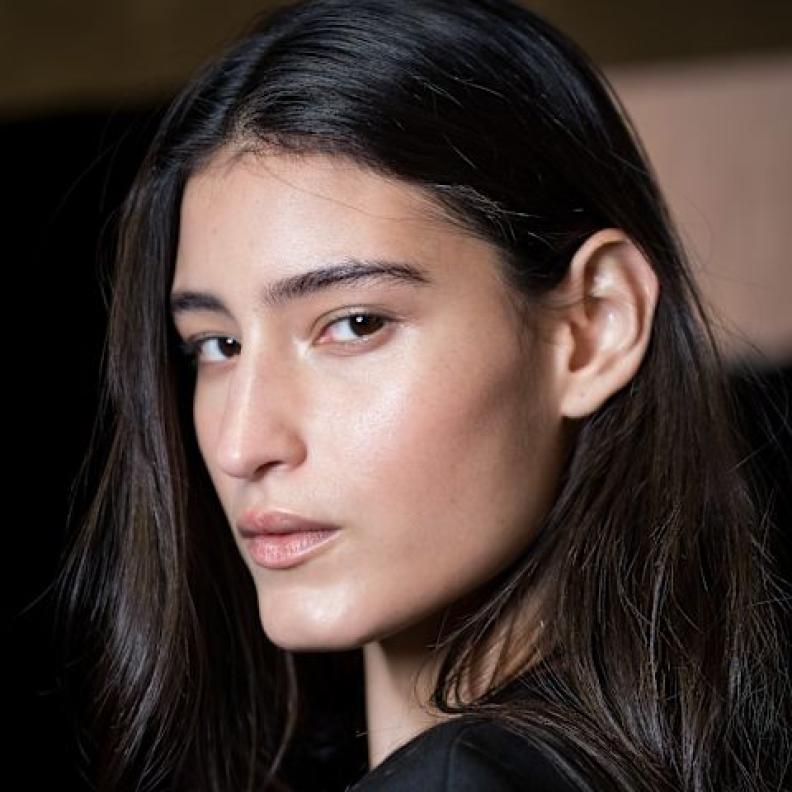 عارضة دار Stella Mccartney