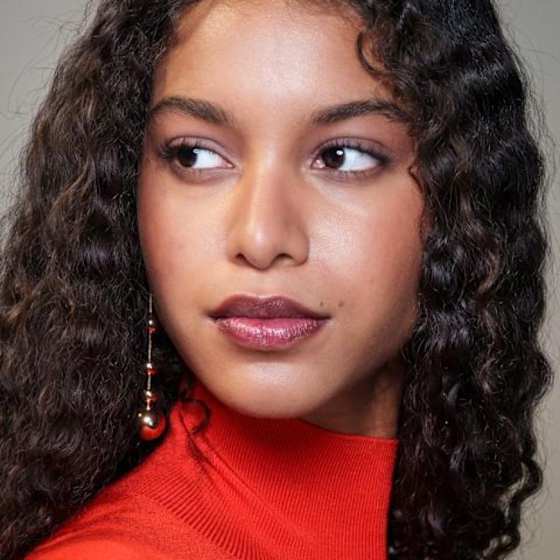 وصفات طبيعية فعالة لتوحيد لون البشرة السمراء ومنحها إشراقة صحية