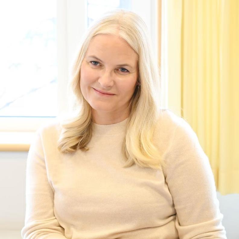 استعدادات الأميرة ميت ماريت لتدخل جراحي حرج