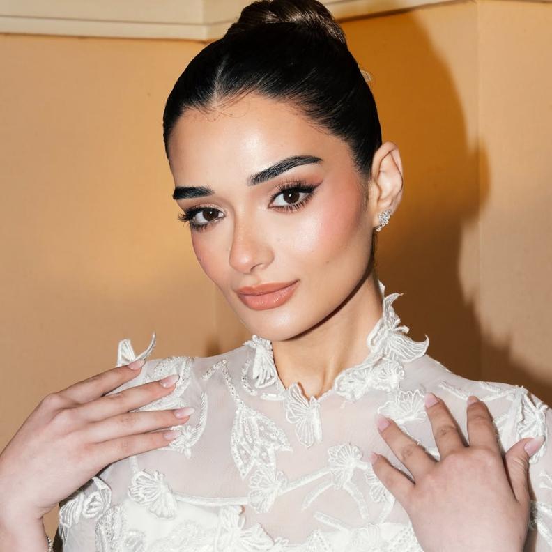 تسريحة شعر ملك أحمد زاهر في حفل خطوبتها