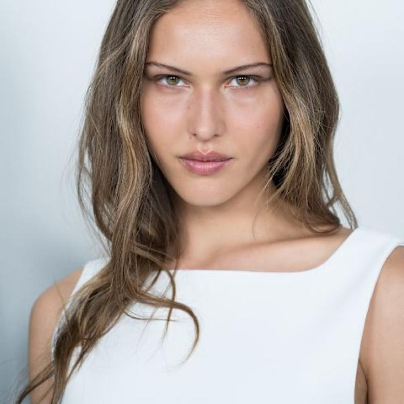 أول علامة لفقدان الكولاجين على الوجه وكيفية دعم البشرة للحفاظ على شبابها