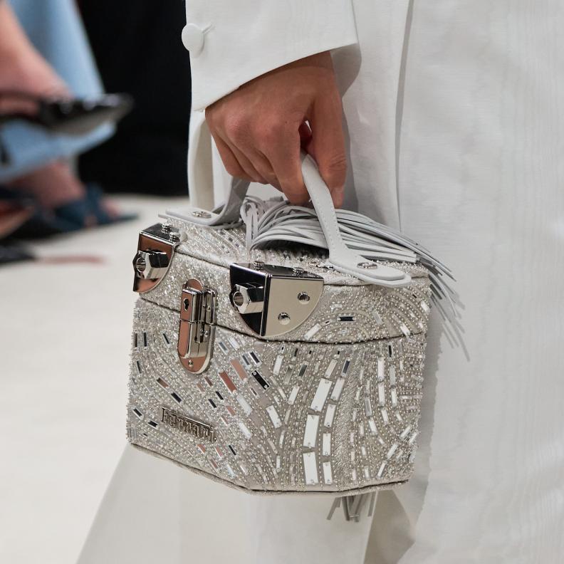 حقيبة مميزة بتصميمها من Ferrari 