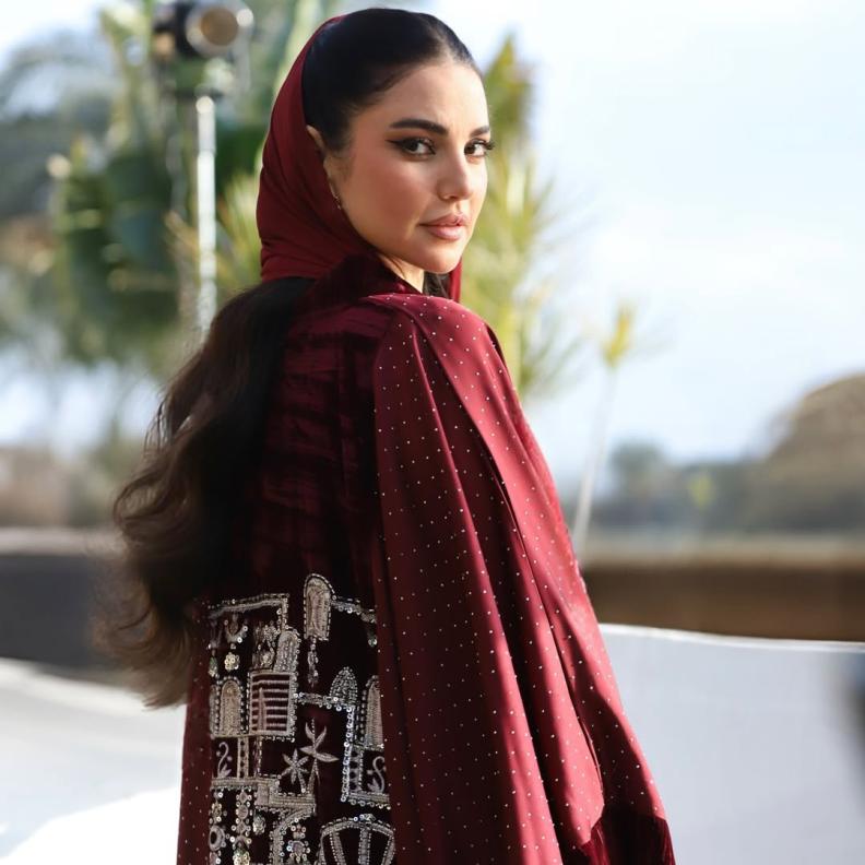 درة بعباية لافتة بمسلسل "علي كلاي"