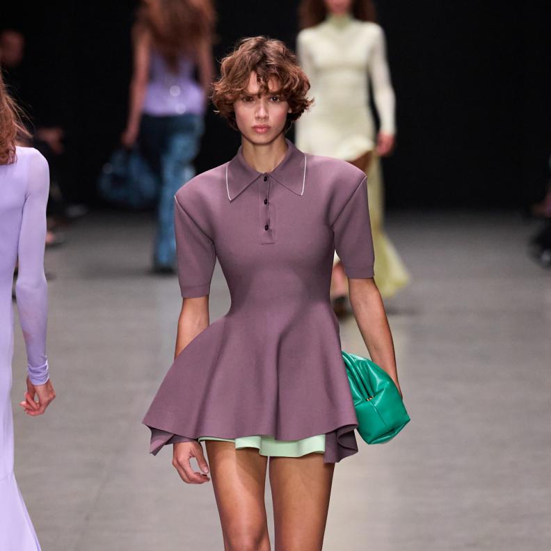 الفساتين الميدي القصيرة في ربيع وصيف 2026