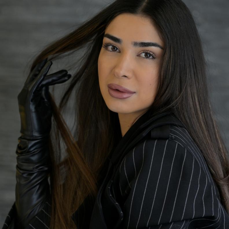 خاص "هي": تيا ديب بين إرث الأم واستقلالية الإبداع.. رحلة ابنة نوال الزغبي في عالم الموضة