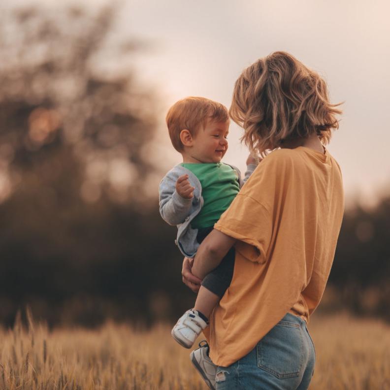 7 نصائح للاستمتاع بالأمومة