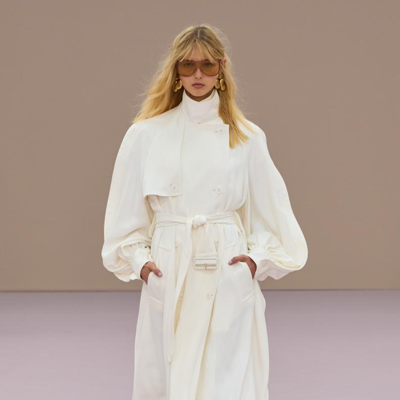 تألقي بالفستان الأبيض من تصميم Zimmermann 