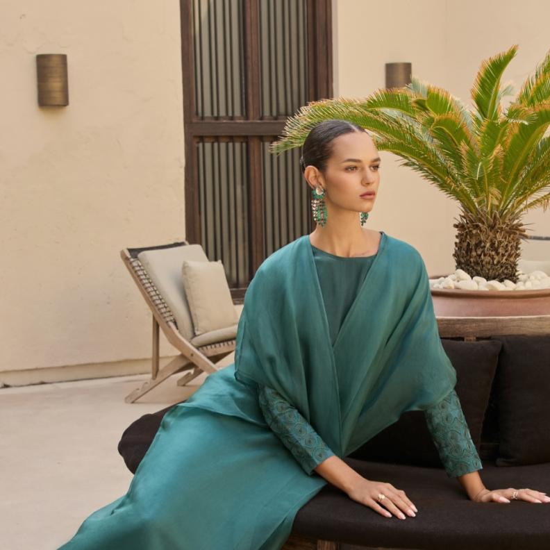 "هي" تختار لك 5 عبايات أنيقة لإطلالة صباح العيد