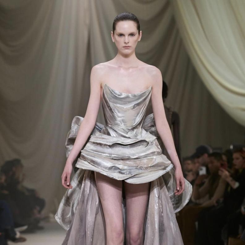 فستان كوتور من مجموعة Ashi Studio