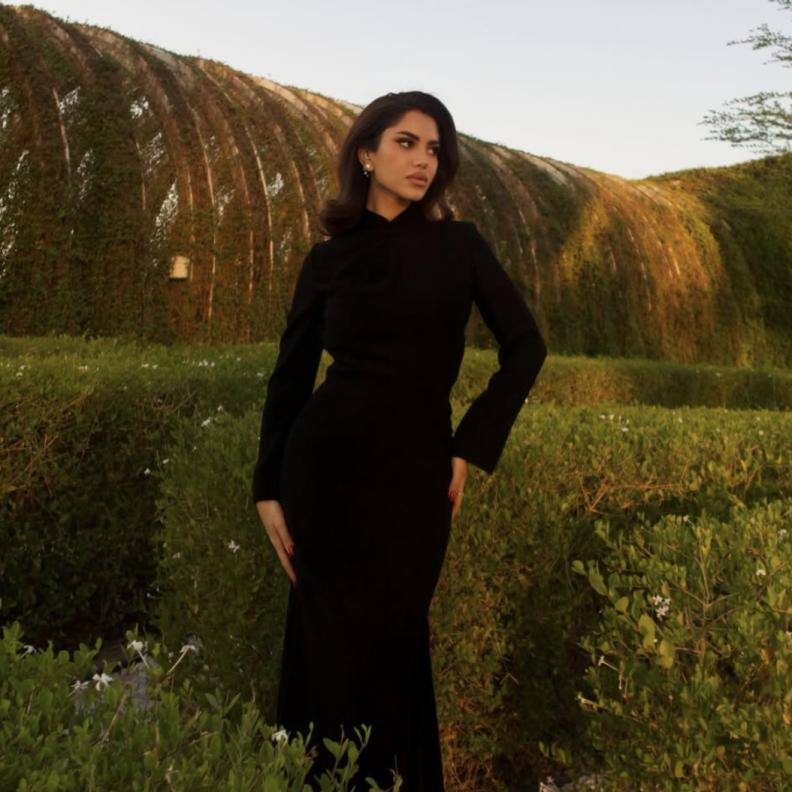 نجمات سعوديات يسلطن الضوء على المصممين السعوديين