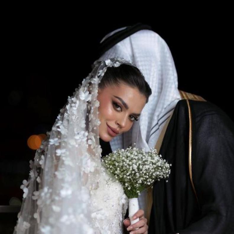 لقطة لعروسين من مصورة الاعراس السعودية أماني الباسل