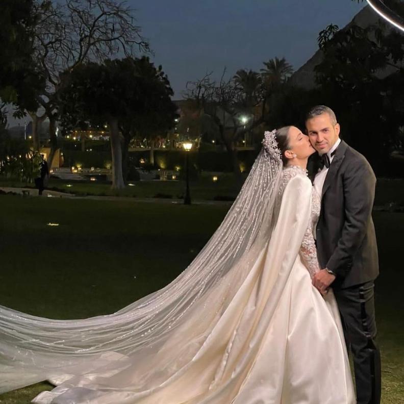 اطلالة ملكية وأنيقة لشام الذهبي في حفل زفافها