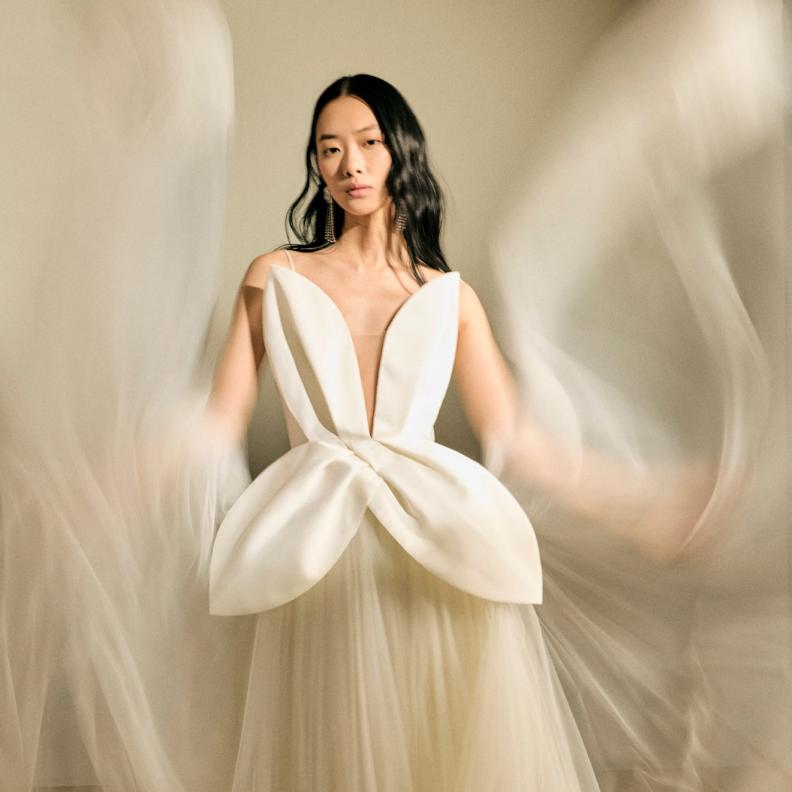 فساتين الزفاف المؤلفة من قطعتين في 2026… صيحة التعبير الحر وأناقة التحوّل