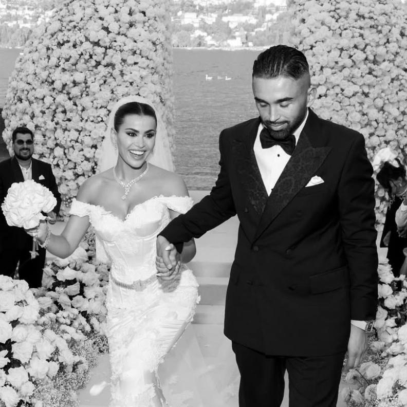 يومي اختارت بوكيه ورد ناعمة