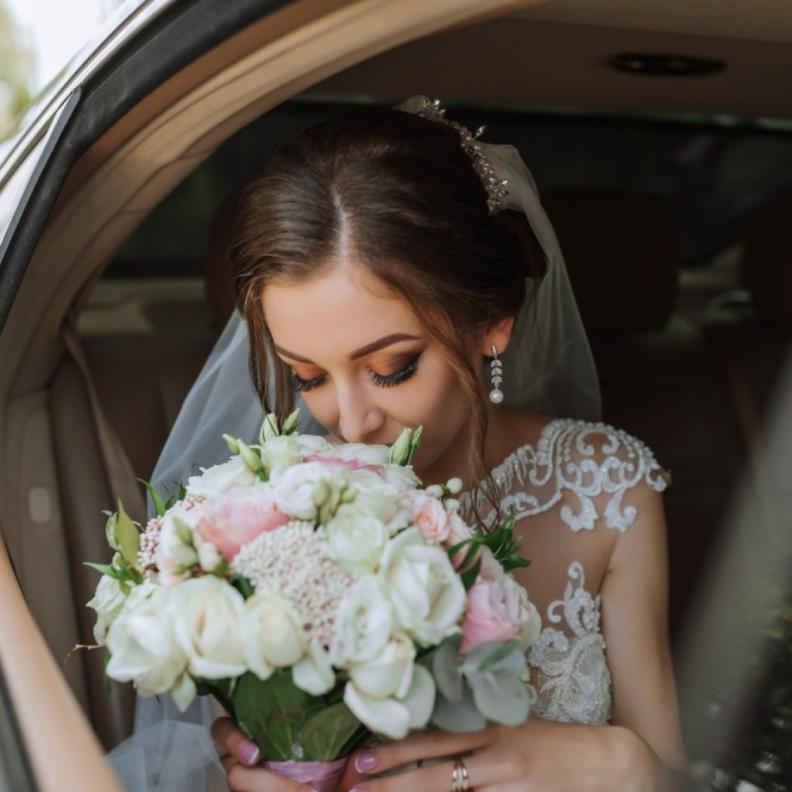 كوني عروس ملهمة وقوية في يوم الزفاف