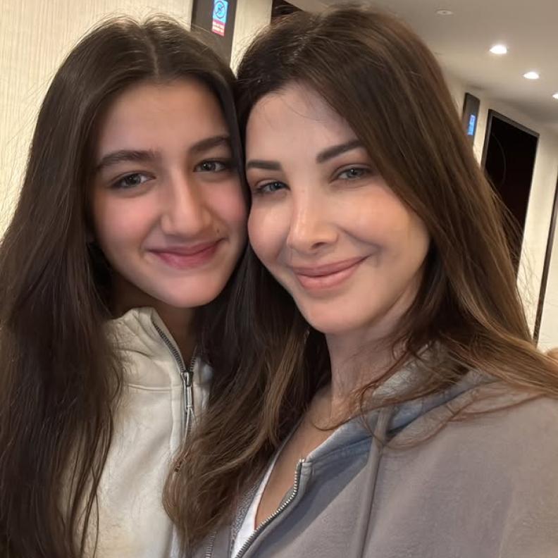 نانسي عجرم وبناتها الثلاث: جينات الجمال تجمع ميلا وإيلا وليا