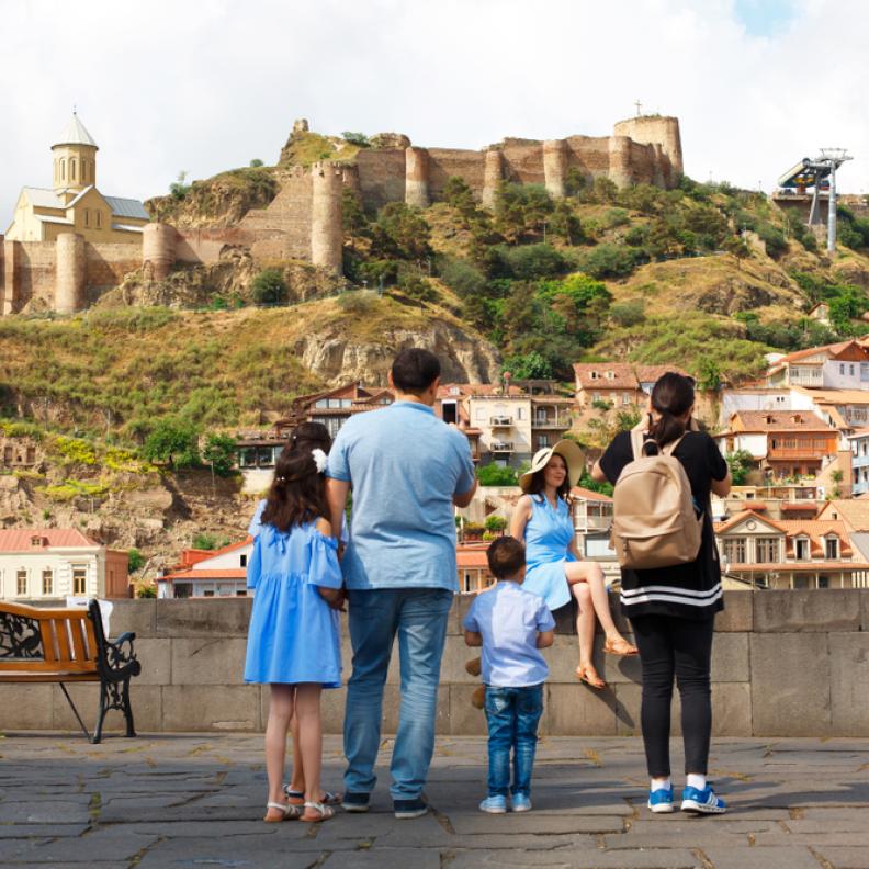 جورجيا ترحب بالجميع في العيد