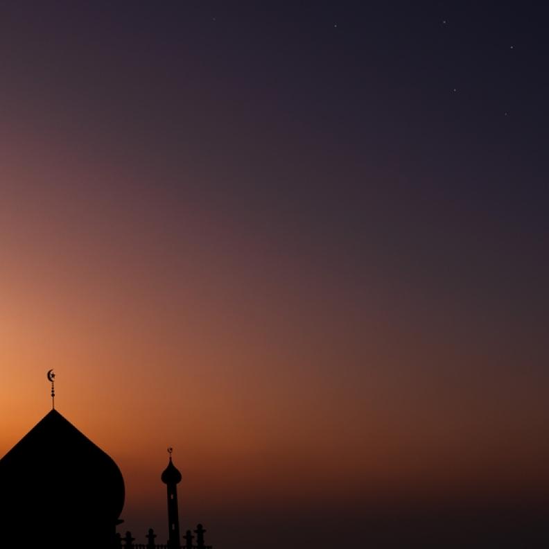 تهنئة عيد الفطر: عبارات ورسائل قصيرة لمعايدة الأهل والأصدقاء