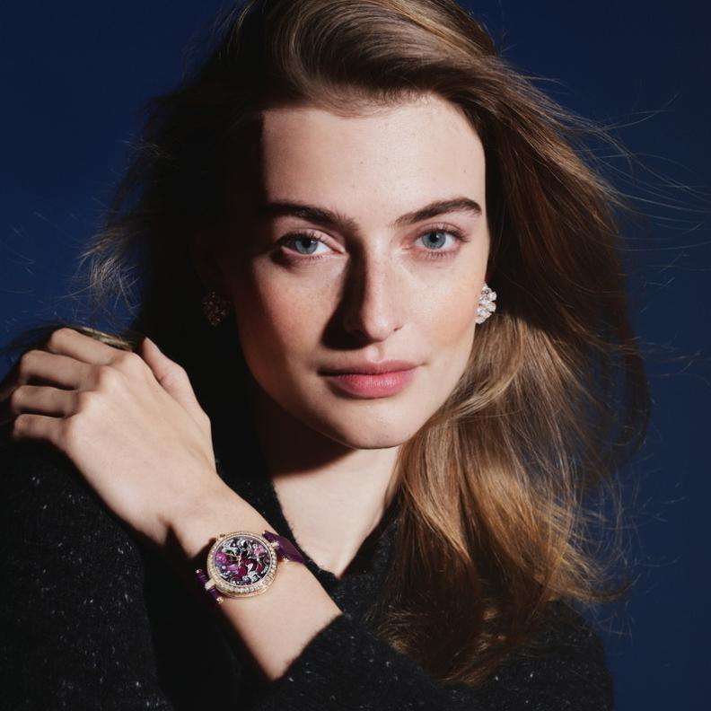 ساعات فان كليف أند آربلز: رحلة إبداع سماوي بين النجوم والوقت