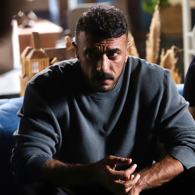أحمد العوضي يشوق الجمهور لمسلسل رمضان 2027