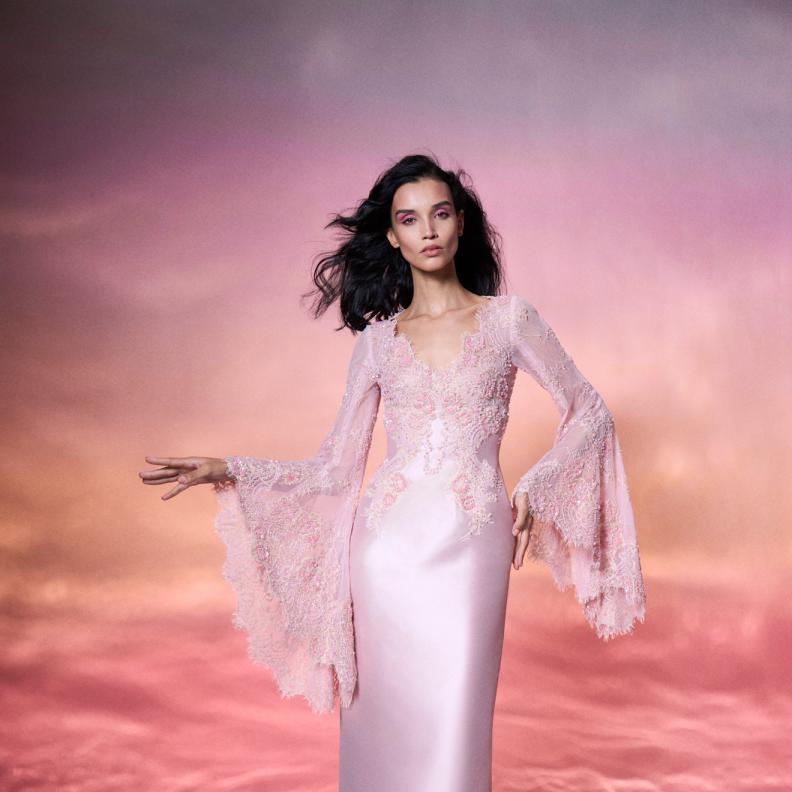 إطلالة رومانسية من تصميم رامي العلي