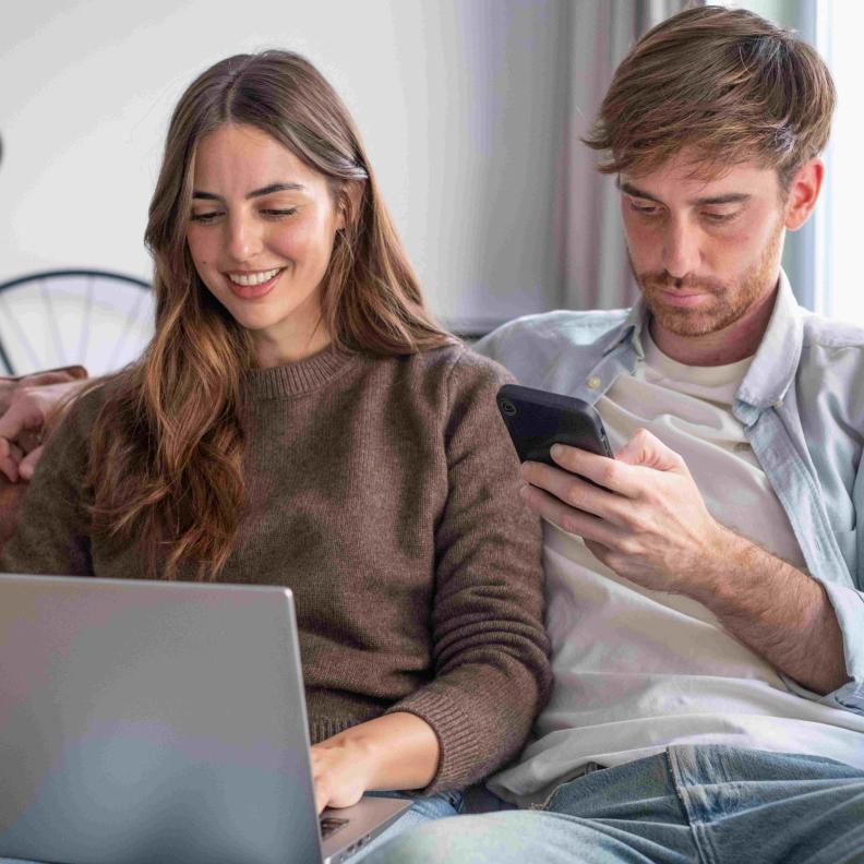 إلى أي مدى بات الحب في زمن السوشيال ميديا غريبًا