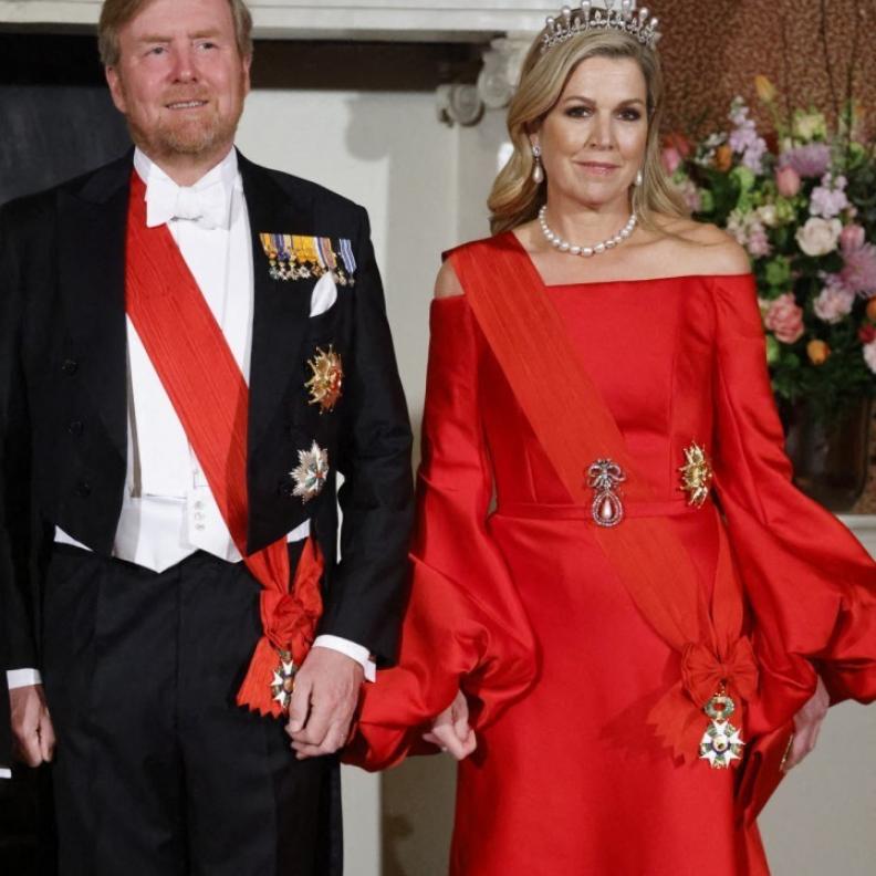 الأحجار الكريمة في تاج الزمرد للملكة ماكسيما فخامة إمبراطورية