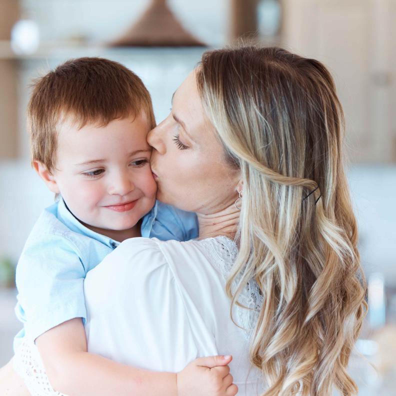 التعلق الآمن يخلق شخصية مستقرة وسوية للطفل