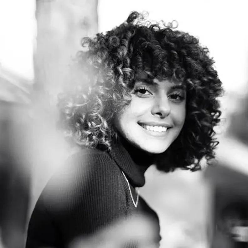 هلا الحيد مخرجة فيلم أم السعف والليف الصورة من موقع saudipedia